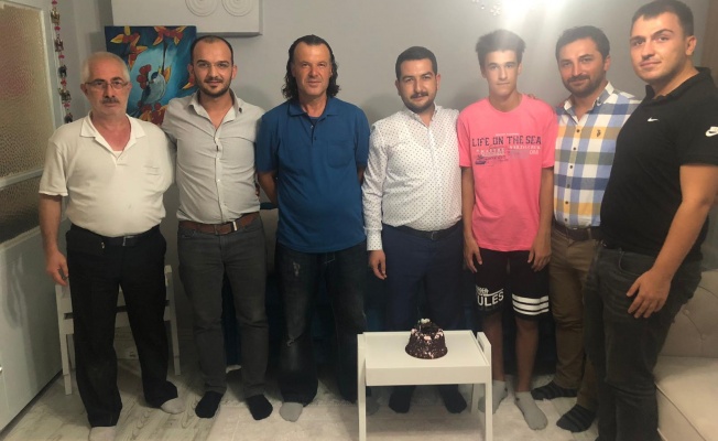 BURSA'DA YILDIRIMLI GENÇLERE ÇAT KAPI DOĞUM GÜNÜ SÜRPRİZİ