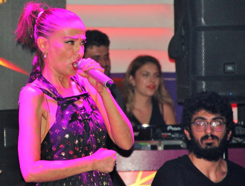 Bodrumda Yıldız Tilbe İzdihamı