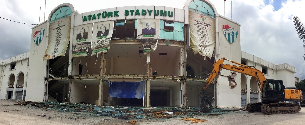 Meydana Dönüştürülen Bursa Atatürk Stadyumunda Kapalı Tribün De Yıkılıyor