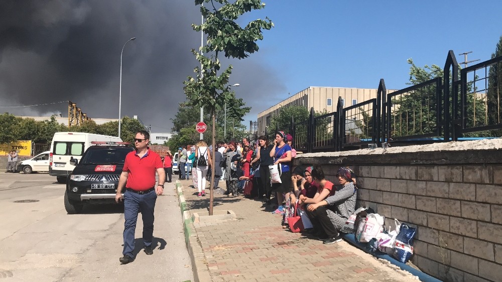 Bursadaki Fabrika Yangınında 100 İşçi Kısa Sürede Tahliye Edildi