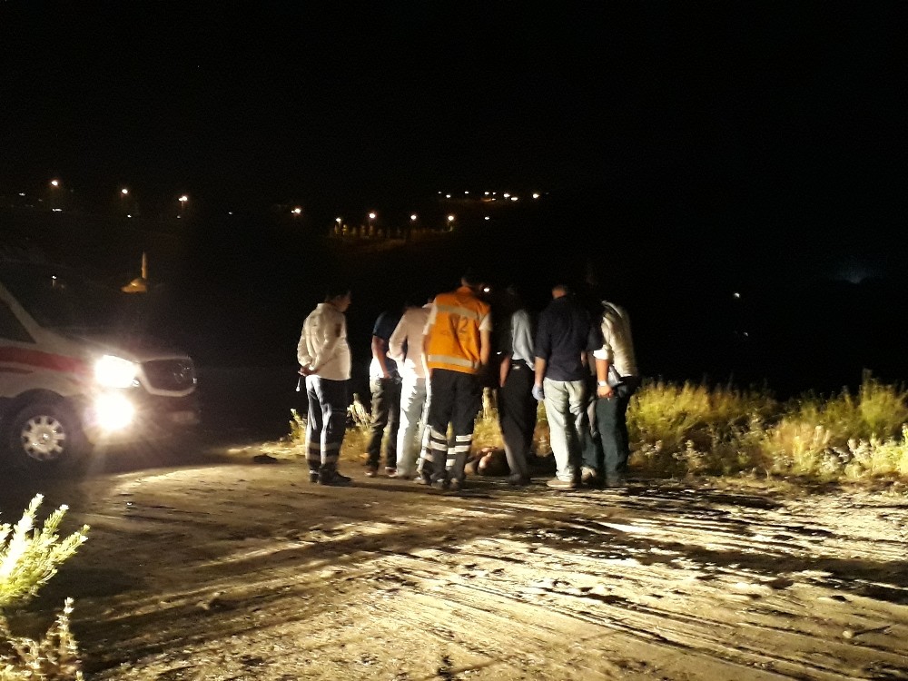 Kız Arkadaşıyla Dolaşan Genci Öldürüp Kız Arkadaşını Kaçırdılar