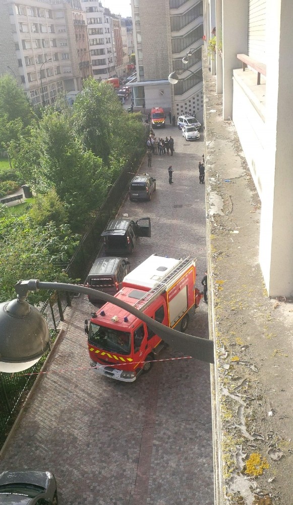 Pariste Askerlere Saldırı: 6 Yaralı
