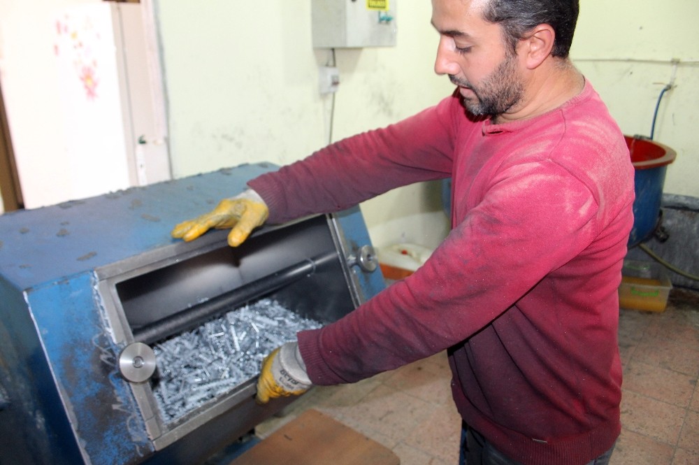 Tek Makineyle Başladı, Türkiyeye Satıyor