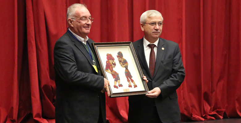Gölge oyunu coşkusu Bursa'da