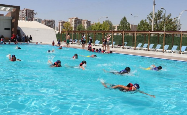GÖREVLENDİRME YAPILAN BELEDİYEDEN 'SERİNLETEN' HİZMET