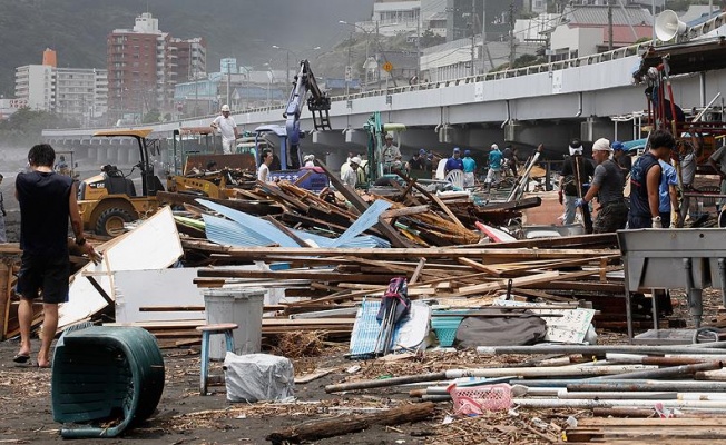 Japonya'yı tayfun vurdu