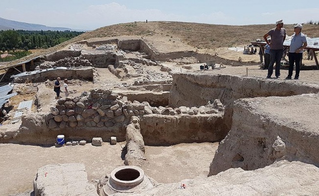 Kınık Höyük'te bir tapınak daha bulundu