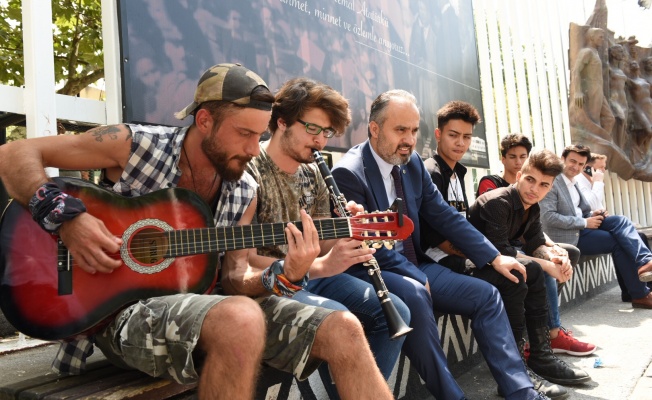 YOĞUN TEMPODA 'MÜZİK' MOLASI