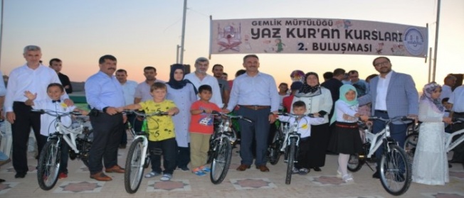 YAZ KUR'AN KURSLARI KAPANIŞ PROGRAMI YOĞUN İLGİ GÖRDÜ