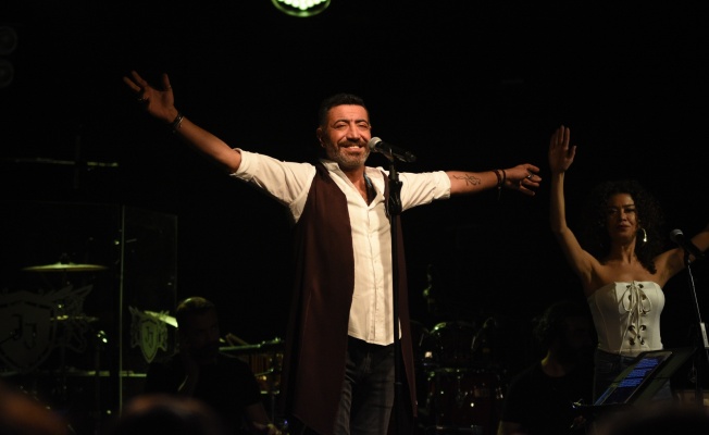 HAKAN ALTUN SEVGİSİ ENGEL TANIMADI