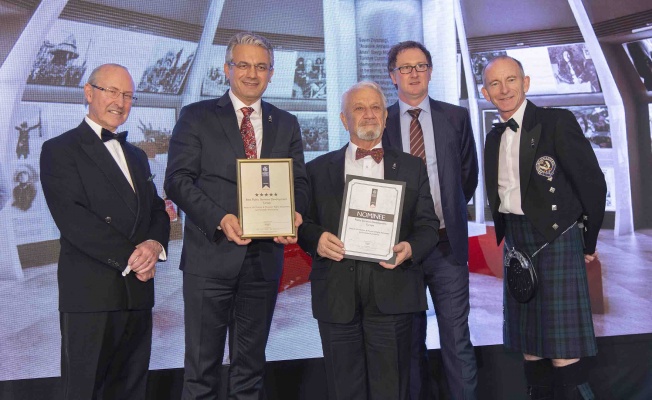 Heykeltıraş Prof. Tamer Başoğlu'na İngiltere'de Üç Büyük Ödül