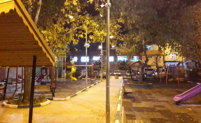 GEMLİK’TE PARK AYDINLATMALARI YENİLENİYOR