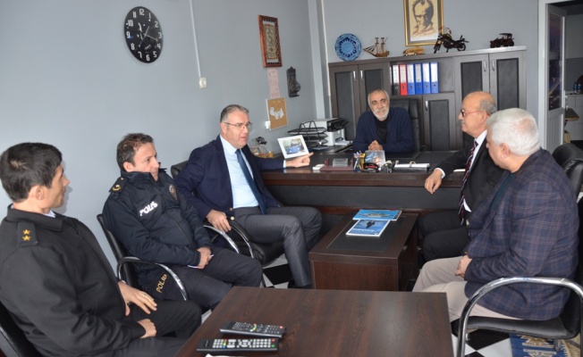 İznik İlçe Protokolü İstanbul Kapı mevkiinde bulunan esnafları ziyaret etti.