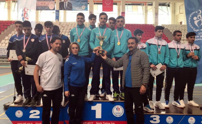 BADMİNTONDA ZİRVE OSMANGAZİ’NİN