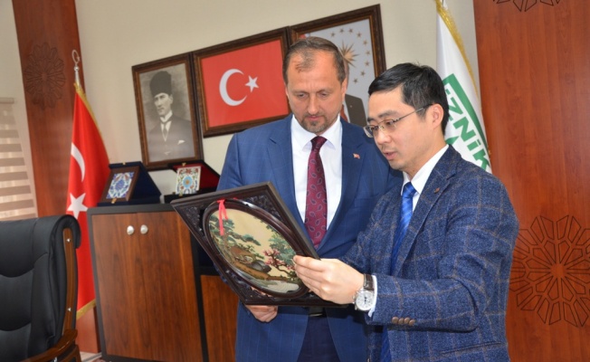 ÇİN BAŞKONSOLOS VEKİLİ BAŞKAN USTA’YI ZİYARET ETTİ