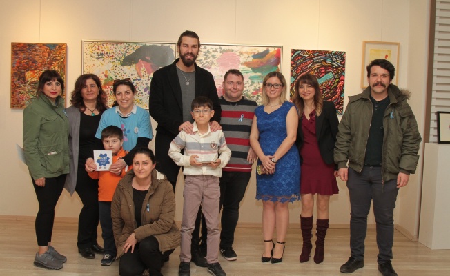 FURKAN PALALI’DAN OTİZMLİ ÇOCUKLARA DESTEK