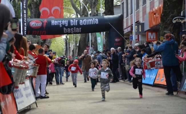 MİNİKLER ULTRA MARATONDA GÖNÜLLERİN BİRİNCİSİ OLDU