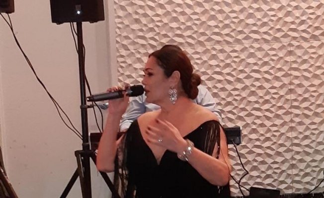 NAZAN ŞORAY AMERİKA'DA YARDIM GECESİNDE SAHNE ALDI!