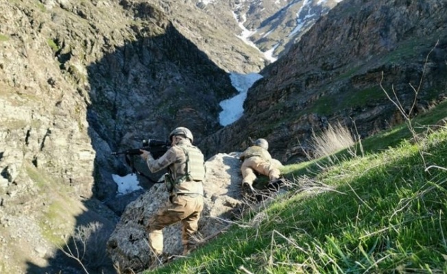 PKK'LI TERÖRİSTLERİN 11 KIŞ SIĞINAĞI İMHA EDİLDİ