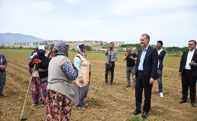 BAŞKAN TABAN 1 MAYIS’TA ÇİFTÇİ KADINLARLA BULUŞTU