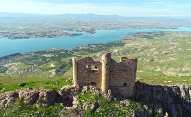 BİN YILLIK TARİHE IŞIK TUTAN MANASTIR ZAMANA DİRENİYOR