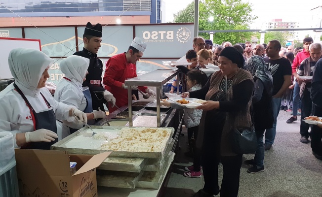 BTSO İFTAR SOFRALARINDA İLK ORUÇLAR AÇILDI