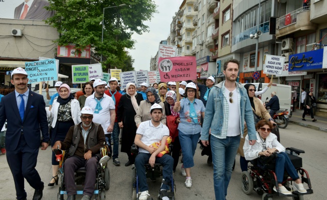 ENGELLİLER HAFTASI’NDA RENKLİ KUTLAMA