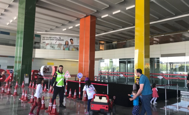 TRAFİK HAFTASI’NDA JANDARMA’DAN FARKINDALIK OLUŞTURAN ETKİNLİKLER