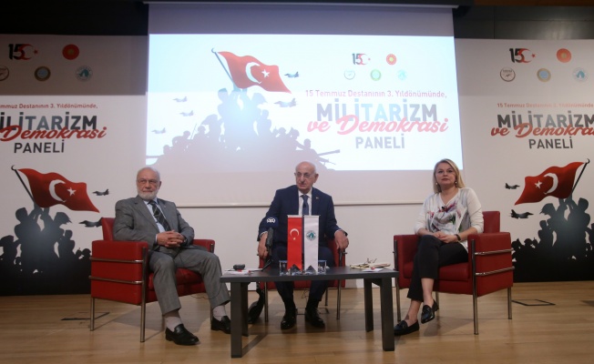 15 TEMMUZ DEMOKRASİ VE MİLLİ BİRLİK GÜNÜ ÜÇÜNCÜ YILDÖNÜMÜNDE “MİLİTARİZM VE DEMOKRASİ” KONUŞULDU.