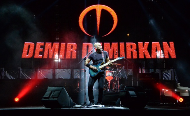 DEMİR DEMİRKAN ''2004 İSTANBUL'' ALBÜMÜ 15. YIL TURNESİNE ÇIKIYOR !