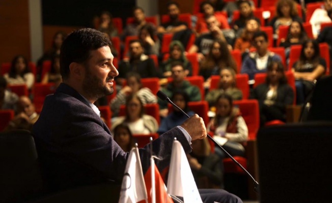 BAŞKAN ÖZTEKİN'E ÜNİVERSİTELİLERDEN YOĞUN İLGİ