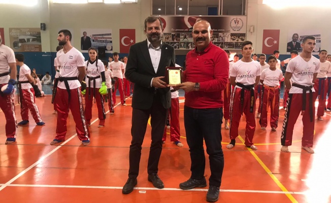 GÜRSULU BAŞARILI SPORCULAR ÖDÜLLENDİRİLDİ