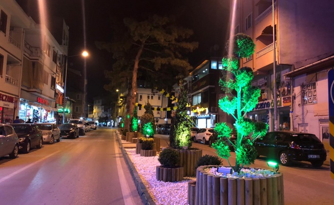 GÜRSU’NUN TARİHİ ATATÜRK CADDESİ IŞILDIYOR