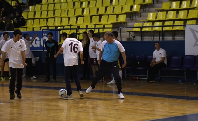 ÖĞRENCİLER İLE PROTOKOL FUTSAL MAÇI YAPTI