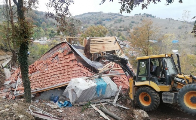 VATANDAŞ KAÇAK YAPILARI KENDİ KALDIRMAYA BAŞLADI