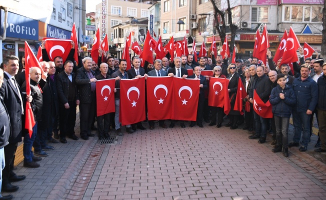 Çarşıyı Türk Bayraklarıyla Donattık