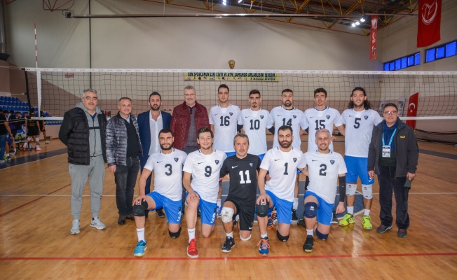 Karacabey Belediyespor Erkek Voleybol Takımı şampiyonlukta  iddialı