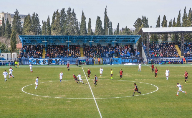 Karacabey Belediyespor hem yeşil sahada hem salonda dolu dizgin