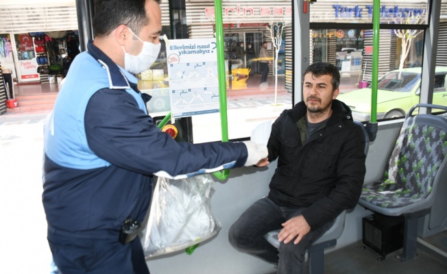 HALK OTOBÜSLERİN'DE MASKE DAGITIMI BAŞLADI