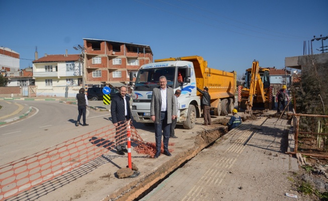 KARACABEY'DE ELEKTRİK HATLARININ YER ALTINA ALINMA ÇALIŞMALARI TAM GAZ