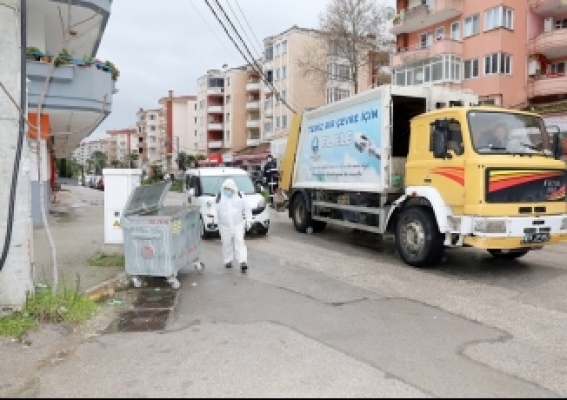 MUDANYA’DA ÇÖP KONTEYNERLERİ DEZENFEKTE EDİLİYOR