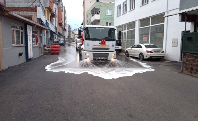 YILDIRIM’DA TEMİZLİK VE DEZENFEKTE ÇALIŞMALARI ARALIKSIZ DEVAM EDİYOR