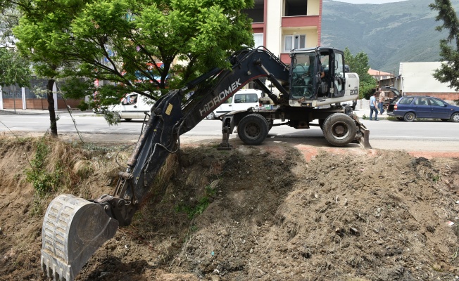 BELEDİYEDEN ÇARŞI DERESİ'NDE ISLAH ATAĞI