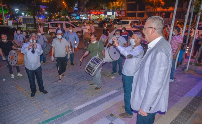 Karacabey'de Ramazan davulcuları, alınan önlemlerle gelenekleri yaşattı