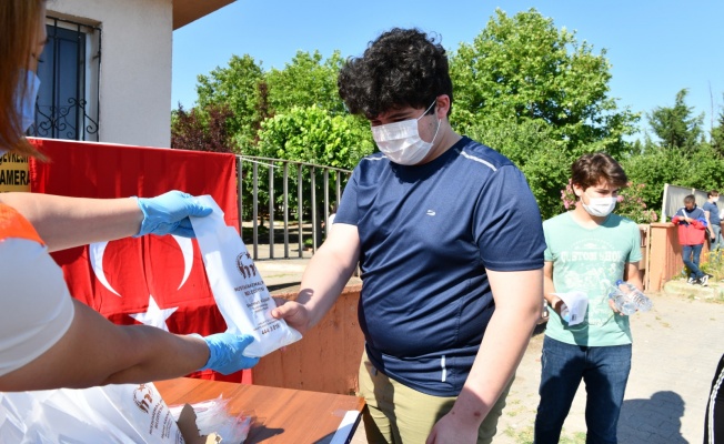 Belediyeden YKS adaylarına maske ve hijyen desteği