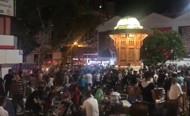 Bursa'da kalabalıklar yine tedbirsizdi
