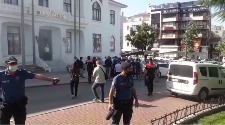 Bakacak çaycısı Fikret Güven Bursa Valiliği önünde kendini yaktı!