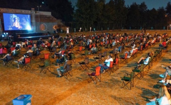 Bursa Çalı'da yıldızların altında sinema keyfi