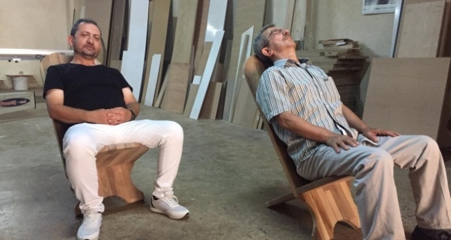 Bursa'da bel ağrısına iyi gelen sandalye üretildi