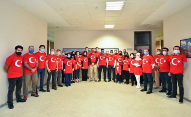 Bursa Büyükşehir Belediyesi ay yıldıza büründü